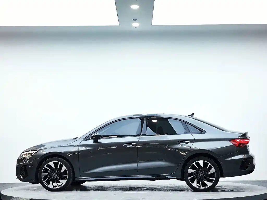 Audi A3 2023 — фото 4