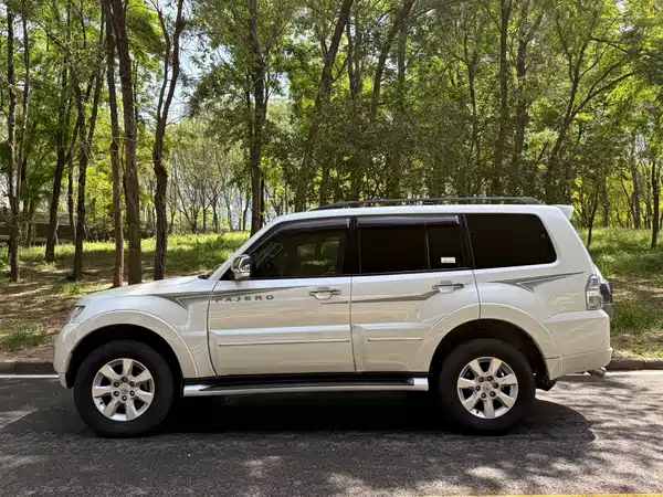 Mitsubishi Pajero 2016