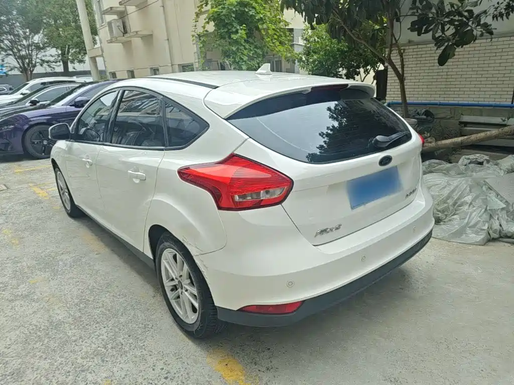 Ford Focus 2017 — фото 11