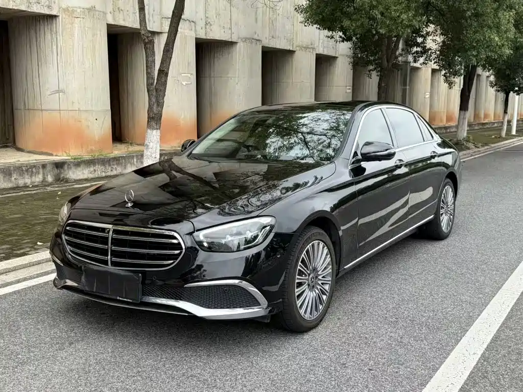 Mercedes-Benz E-Class 2022 — фото 18