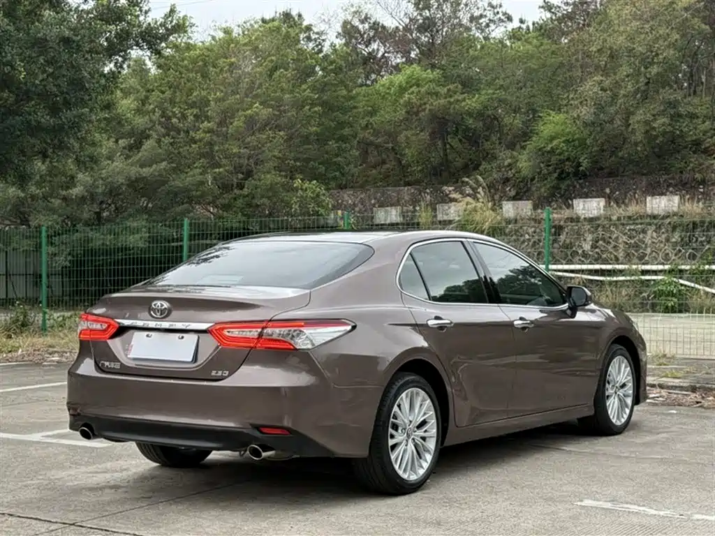 Toyota Camry 2019 — фото 24