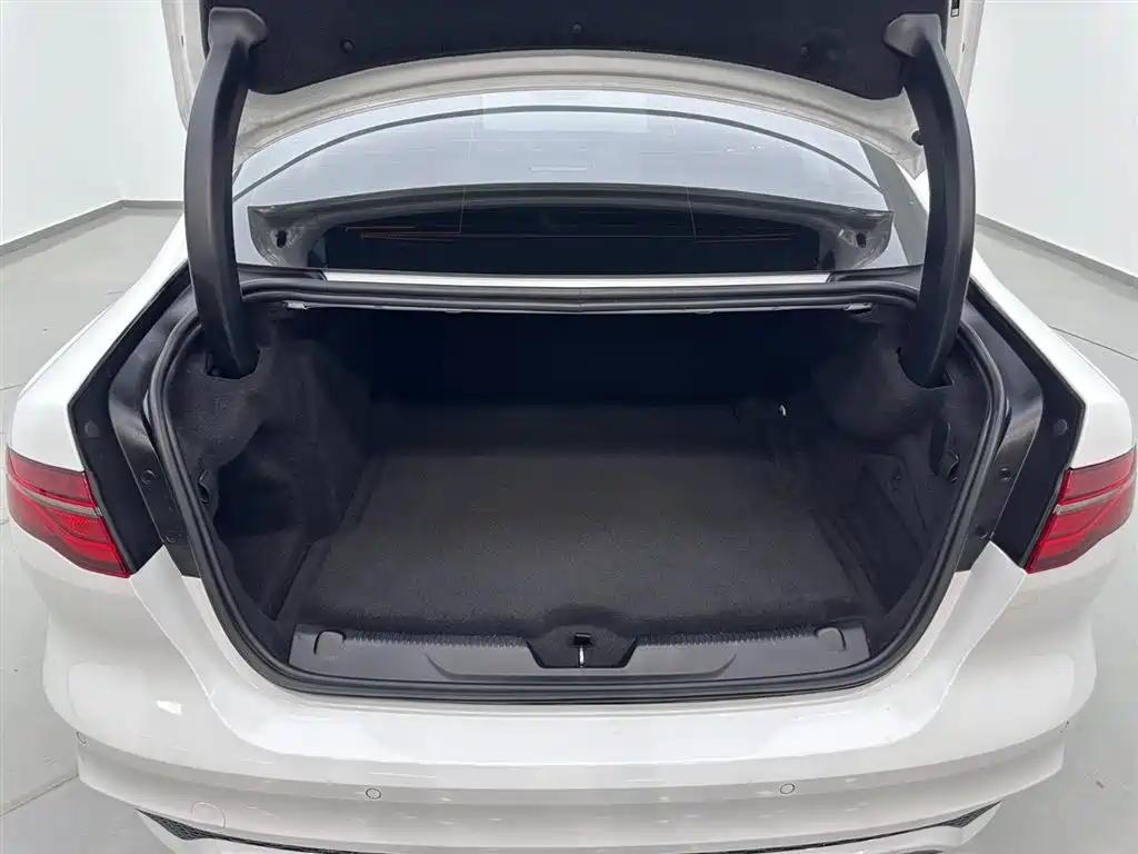 Jaguar XEL 2022 — фото 27