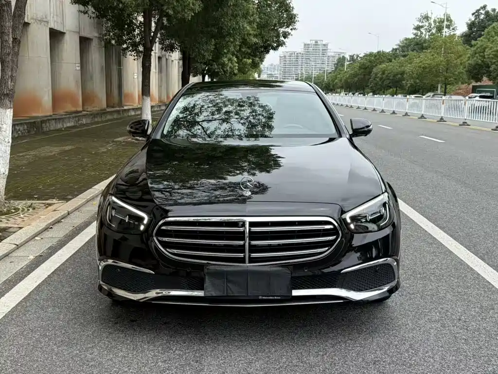 Mercedes-Benz E-Class 2022 — фото 12