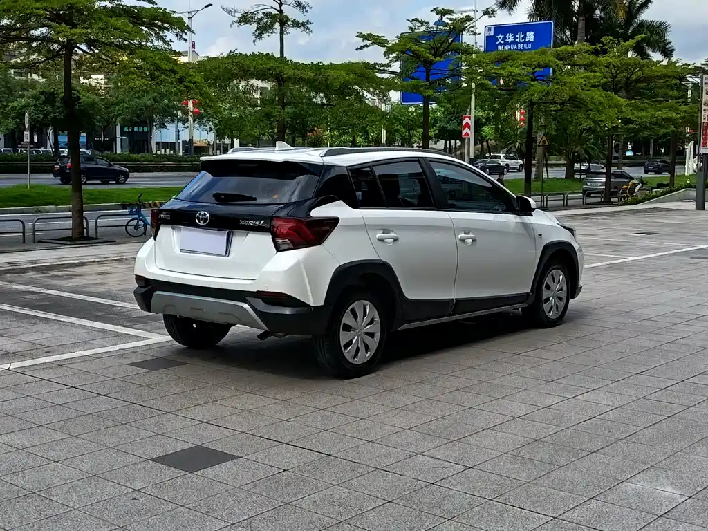 Toyota Yaris L 2022