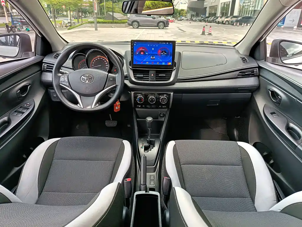 Toyota Yaris L 2022