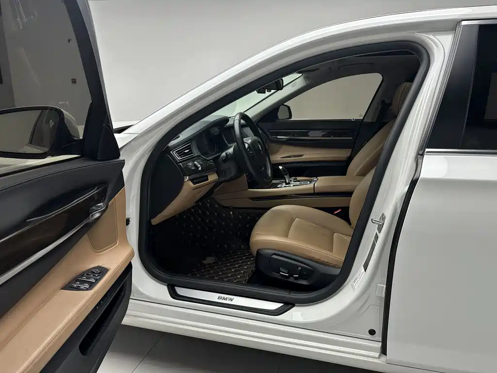 BMW 7 Series 2014 — фото 10