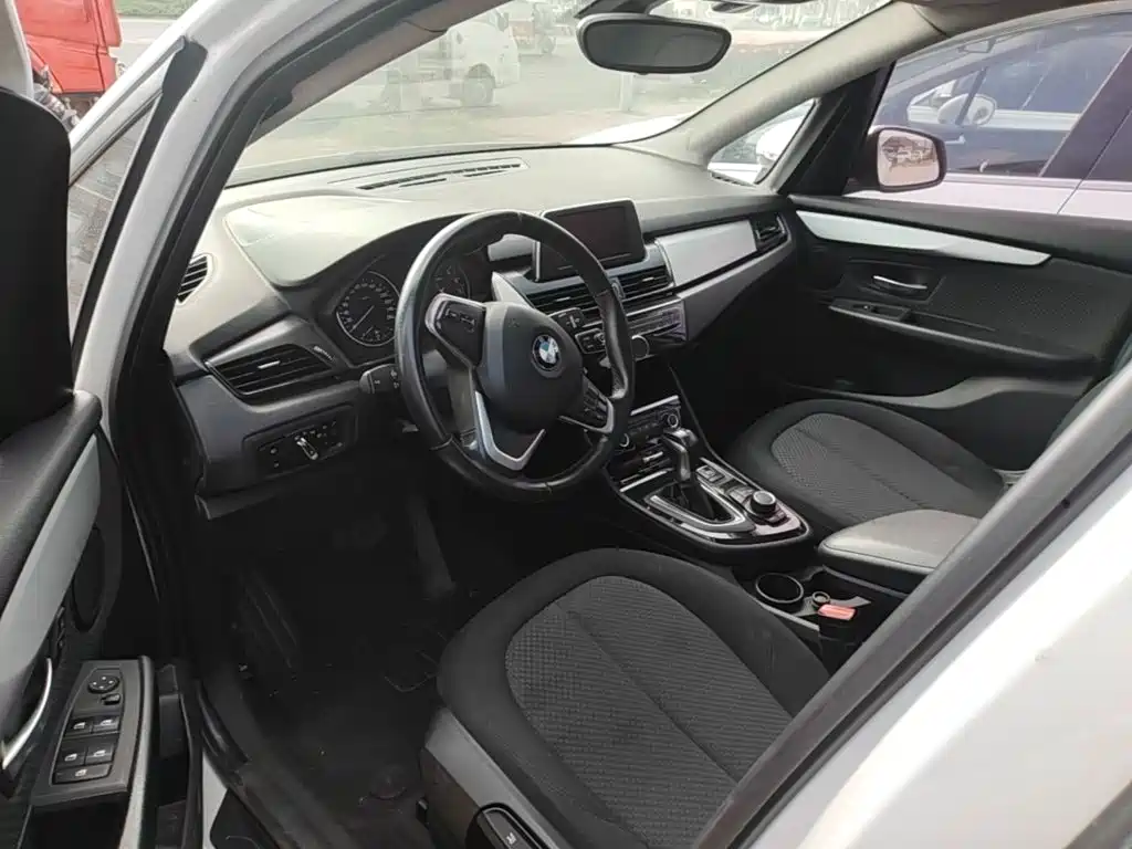 BMW 2 Series Station Wagon 2018 — фото 16