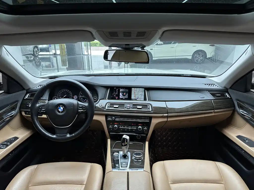 BMW 7 Series 2014 — фото 9