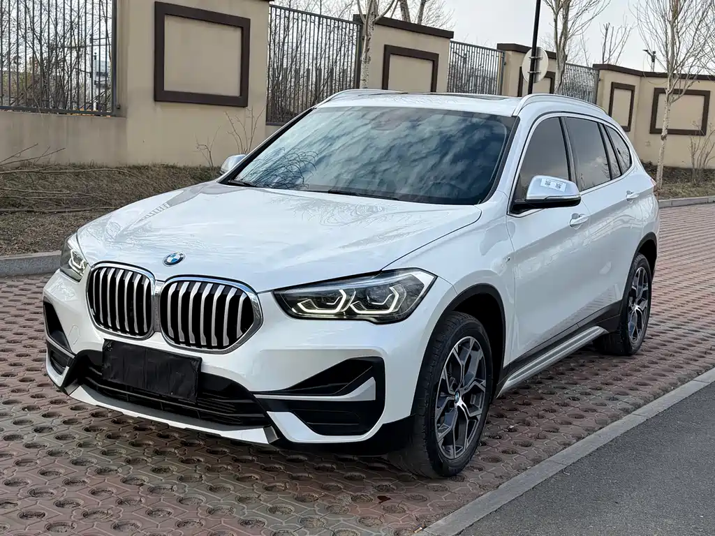 BMW X1 2022 — фото 1