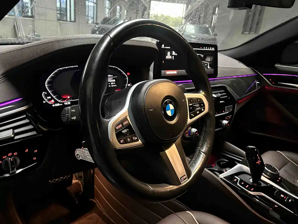 BMW 5 Series 2021 — фото 16