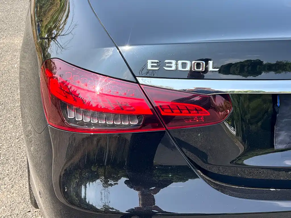 Mercedes-Benz E-Class 2023 — фото 11
