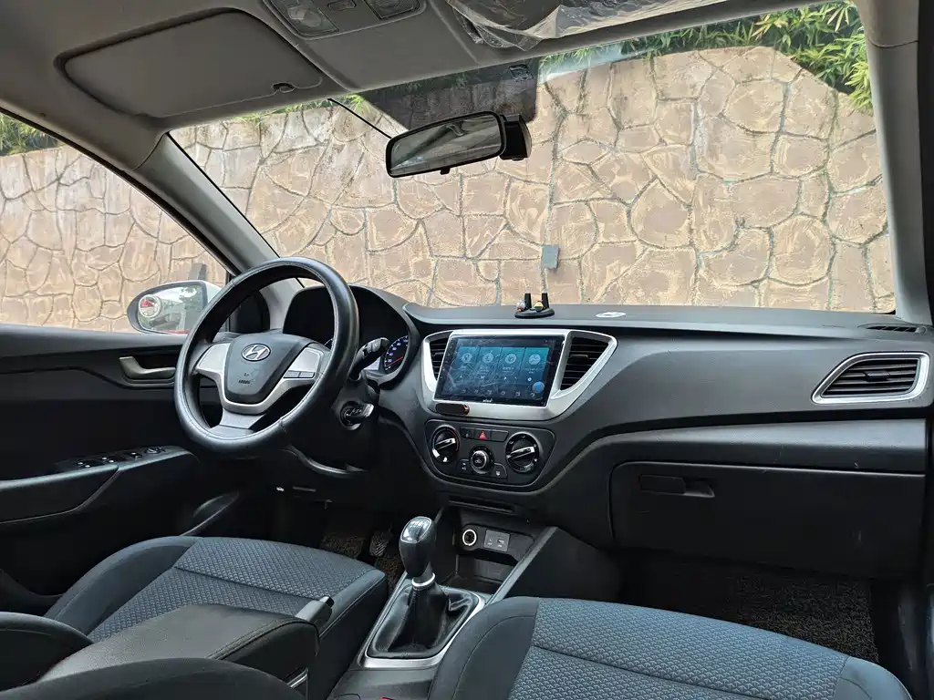 Hyundai Verna 2017 — фото 17