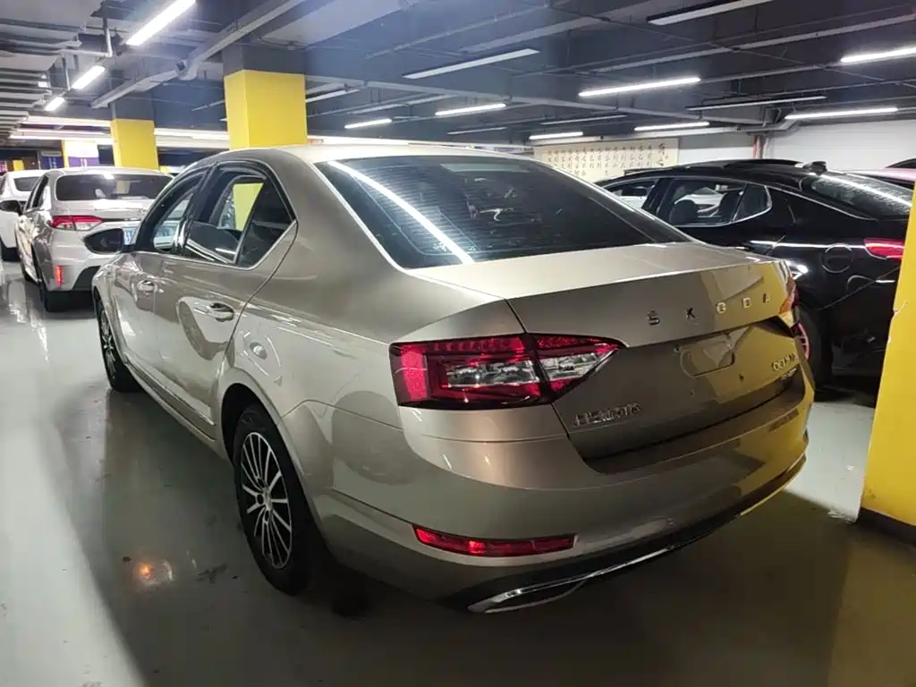Skoda Octavia 2020 — фото 5