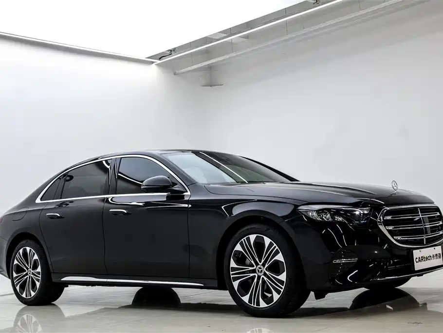 Mercedes-Benz E-Class 2025 — фото 3