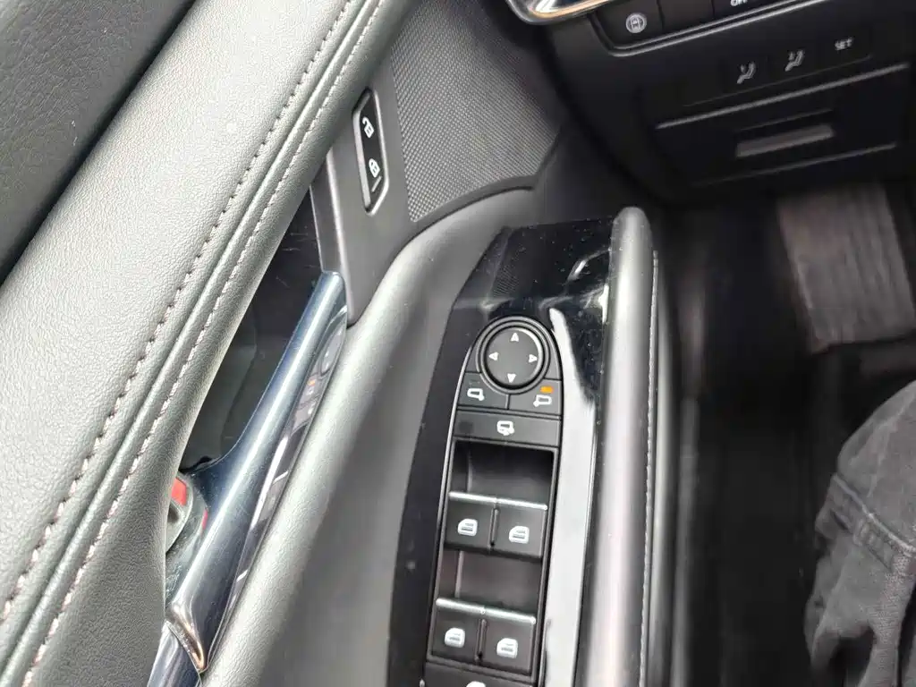 Mazda 3 Axela 2023 — фото 12