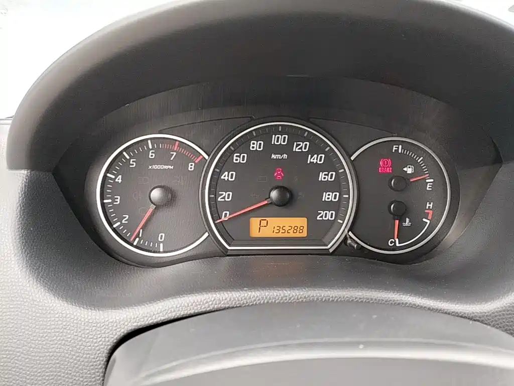 Suzuki Swift 2014 — фото 12