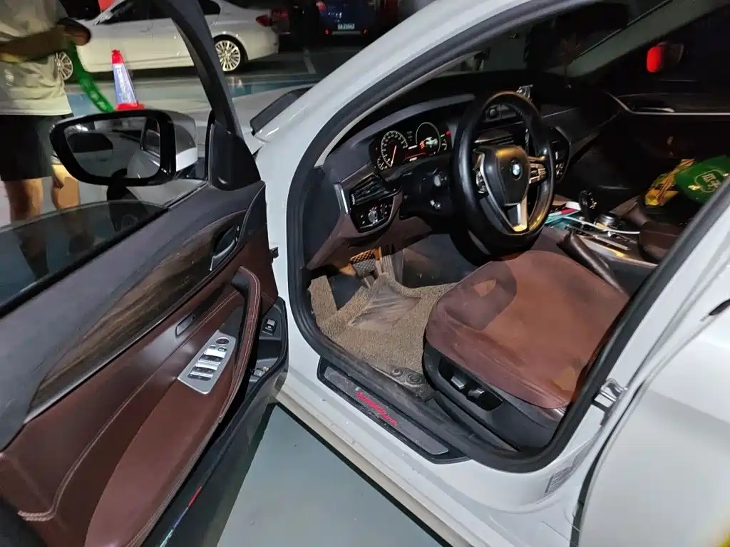 BMW 5 Series 2019 — фото 17