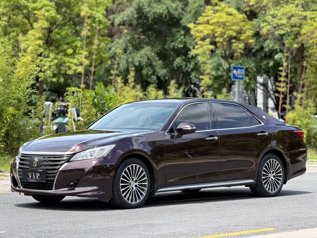 Toyota Crown 2018