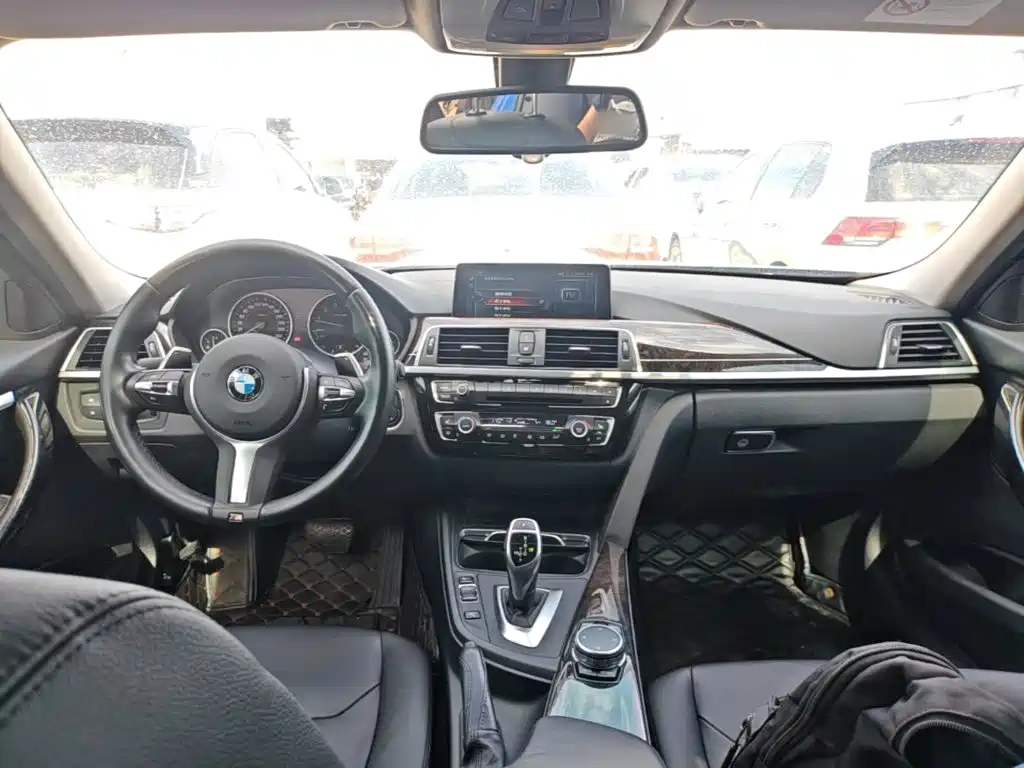 BMW 3 Series 2017 — фото 10