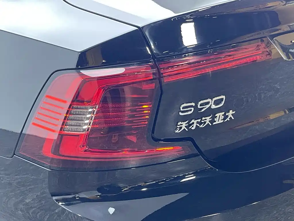 Volvo S90 Plug-In Hybrid 2022 — фото 11