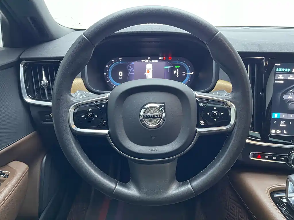 Volvo S90 Plug-In Hybrid 2022 — фото 17