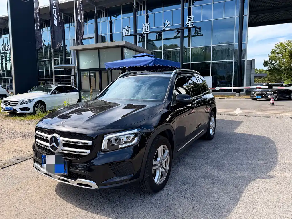 Mercedes-Benz GLB 2023