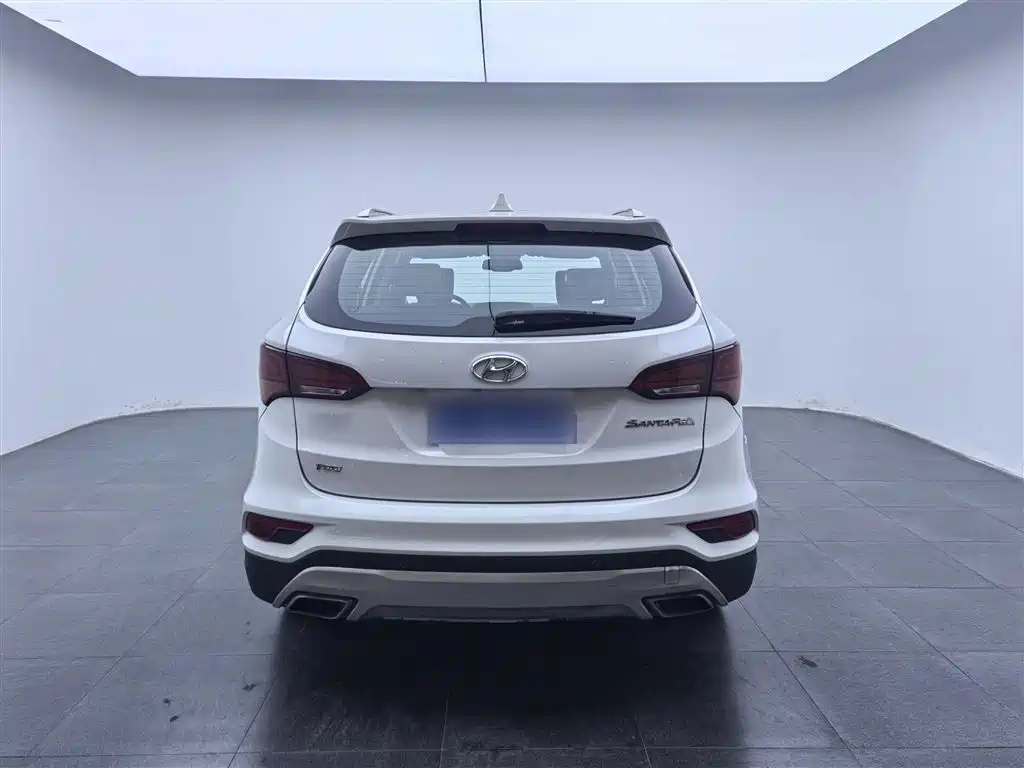 Hyundai Santa Fe 2018 — фото 16
