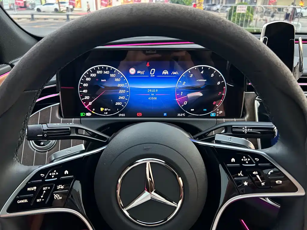 Mercedes-Benz E-Class 2025 — фото 21