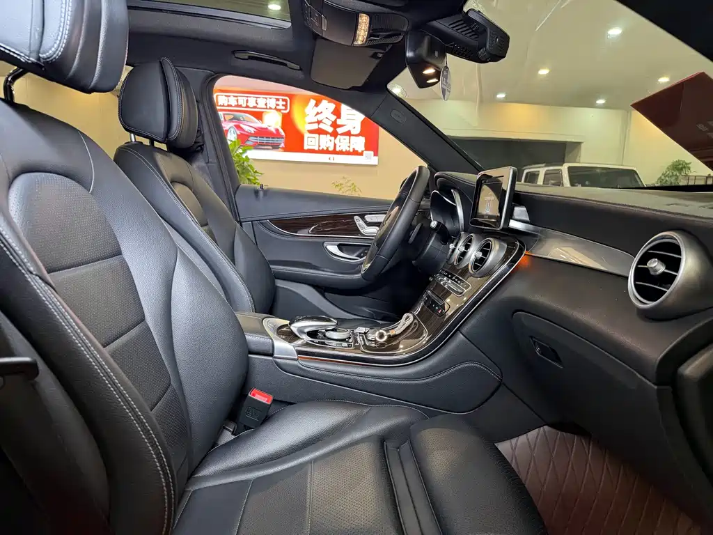 Mercedes-Benz GLC 2018 — фото 12