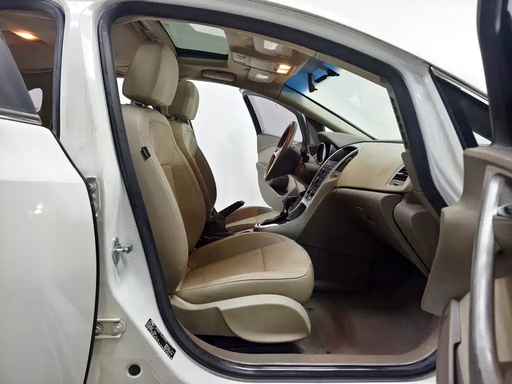 Buick Excelle GT 2013 — фото 14