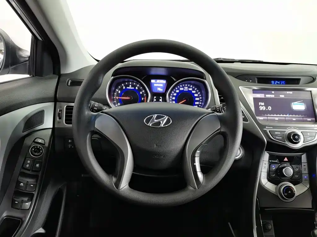 Hyundai Elantra Langdong 2016 — фото 11
