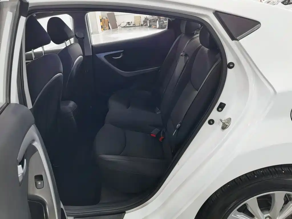 Hyundai Elantra Langdong 2016 — фото 15
