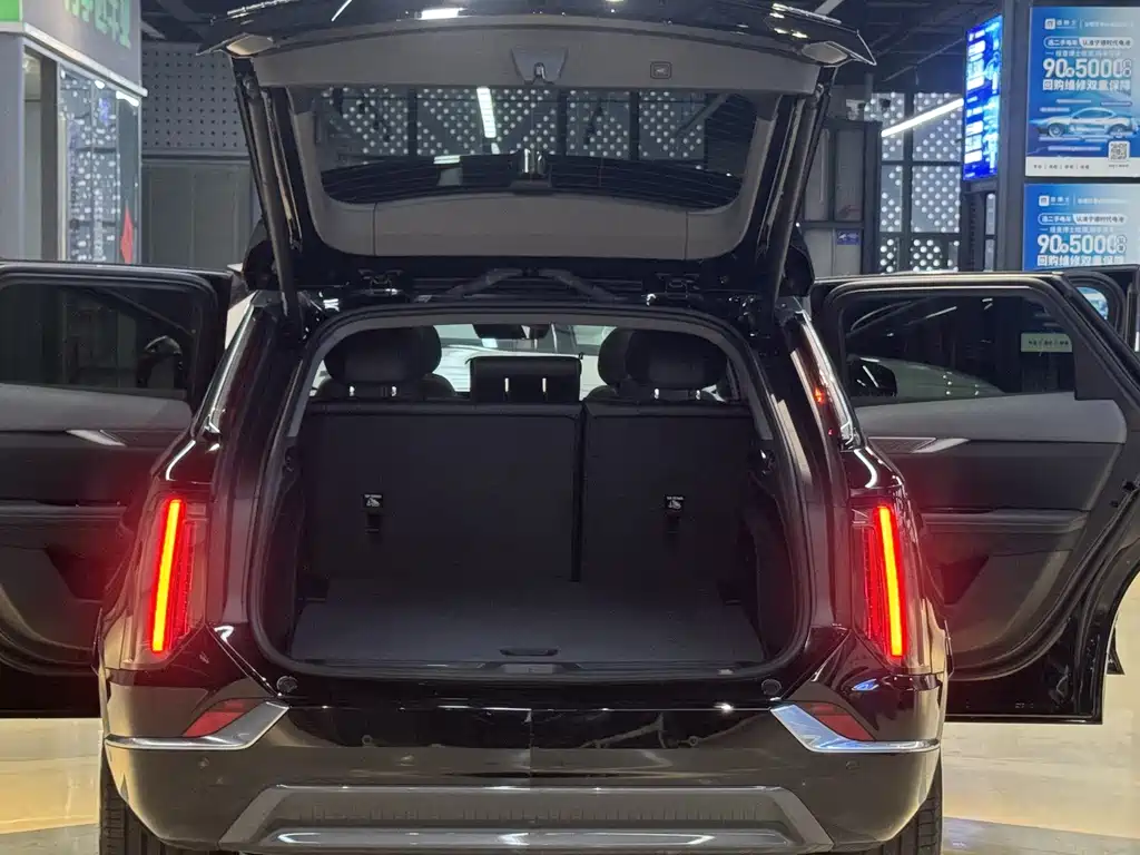 Cadillac IQ 2026 — фото 18