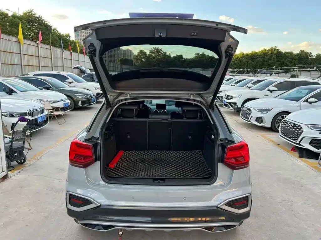 Audi Q2L 2022 — фото 15