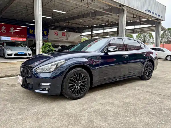 Infiniti Q70 2018