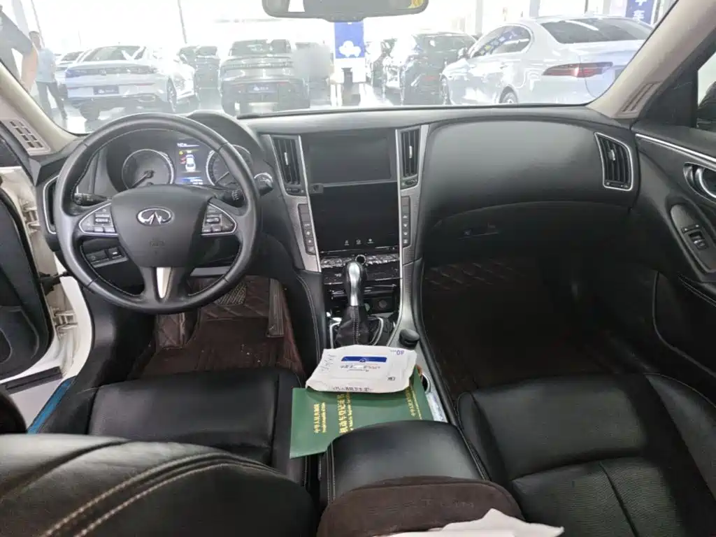 Infiniti Q50L 2016 — фото 10