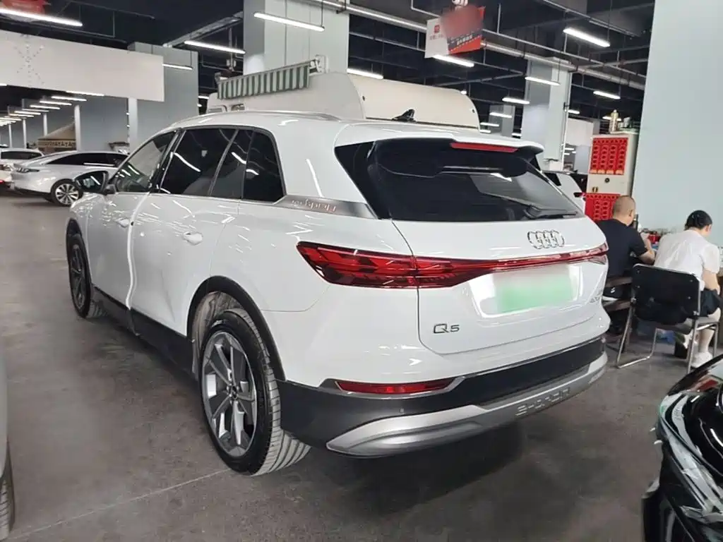 Audi Q5 e-tron 2025
