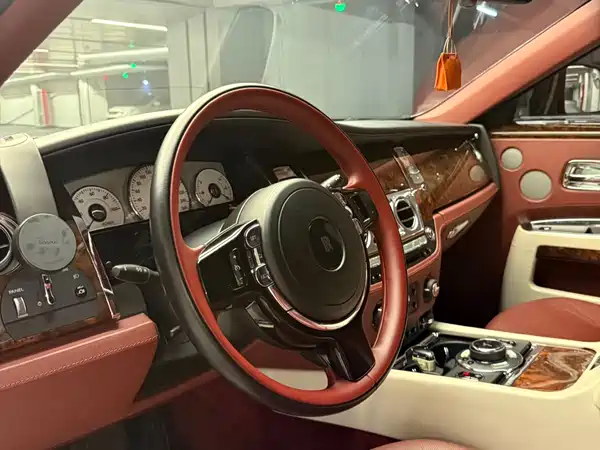 Rolls-Royce Ghost 2015