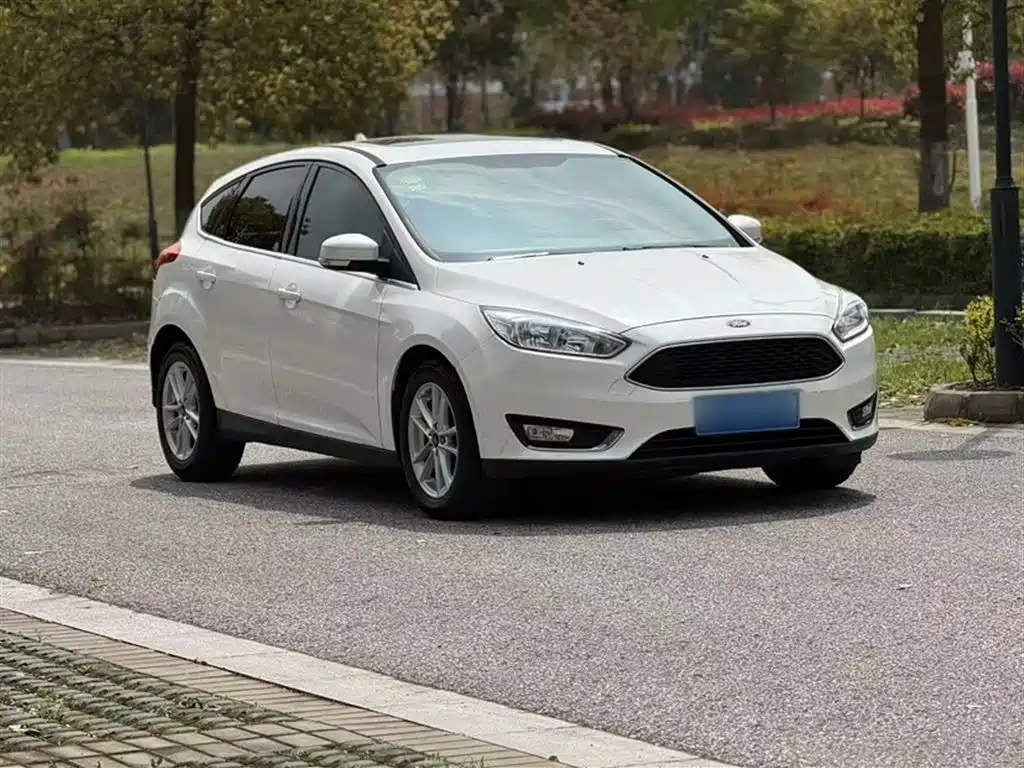 Ford Focus 2017 — фото 14