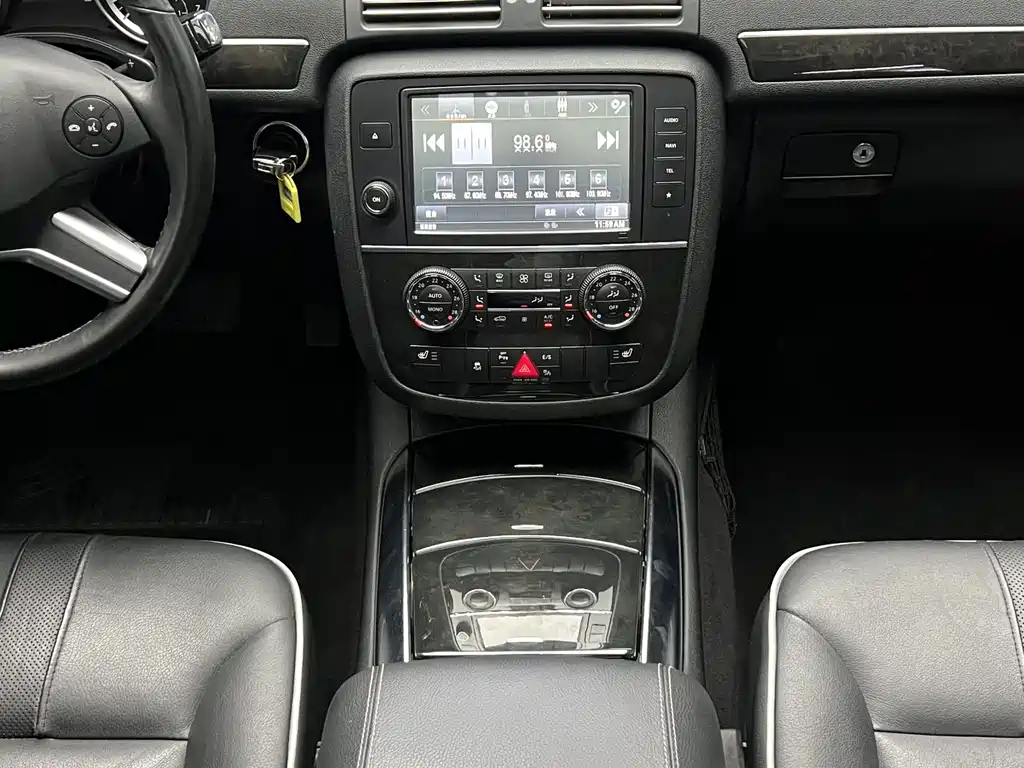 Mercedes-Benz R-Class 2017 — фото 11