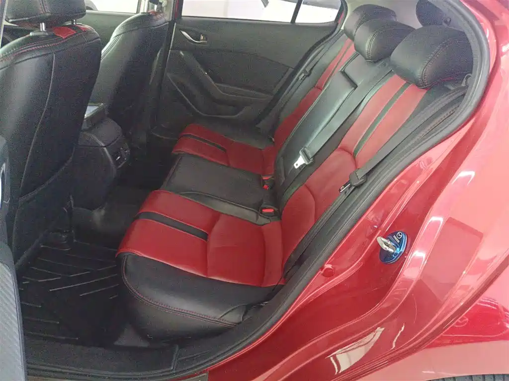 Mazda 3 Axela 2018 — фото 17