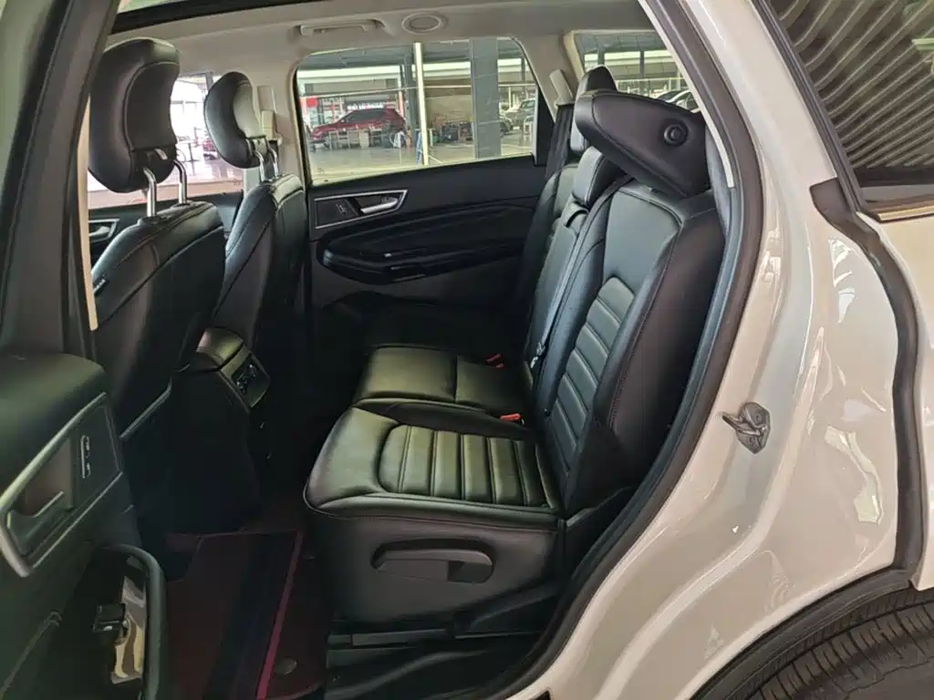Ford Edge 2018 — фото 17