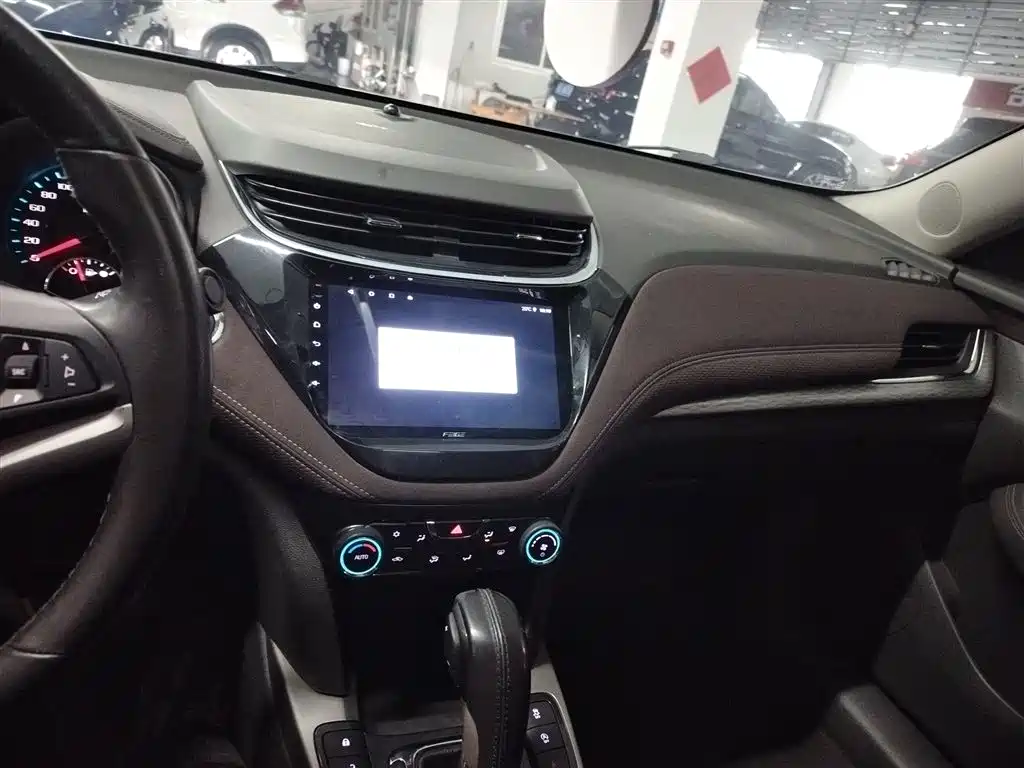 Chevrolet Malibu 2018 — фото 13