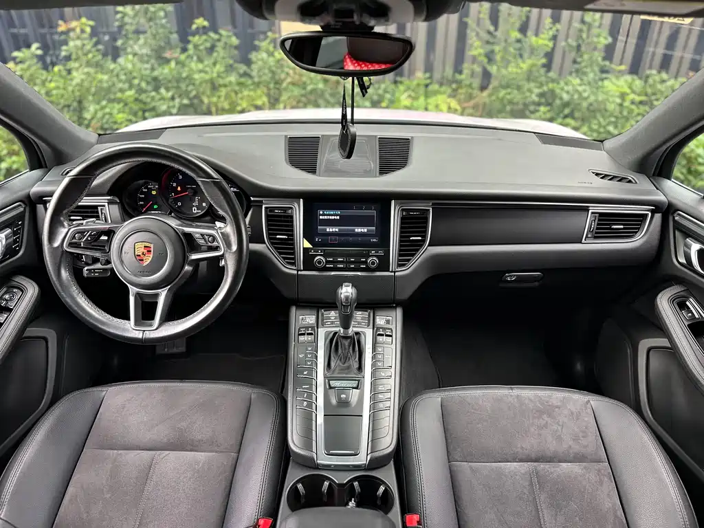 Porsche Macan 2018 — фото 15
