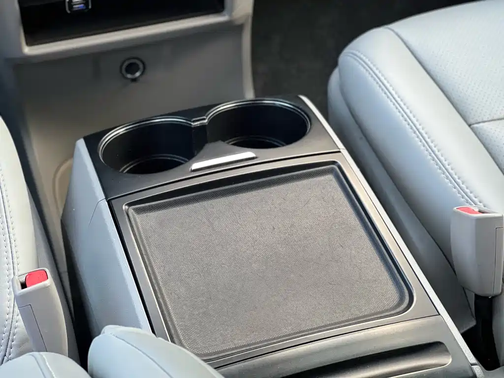 Toyota Sienna 2017 — фото 19