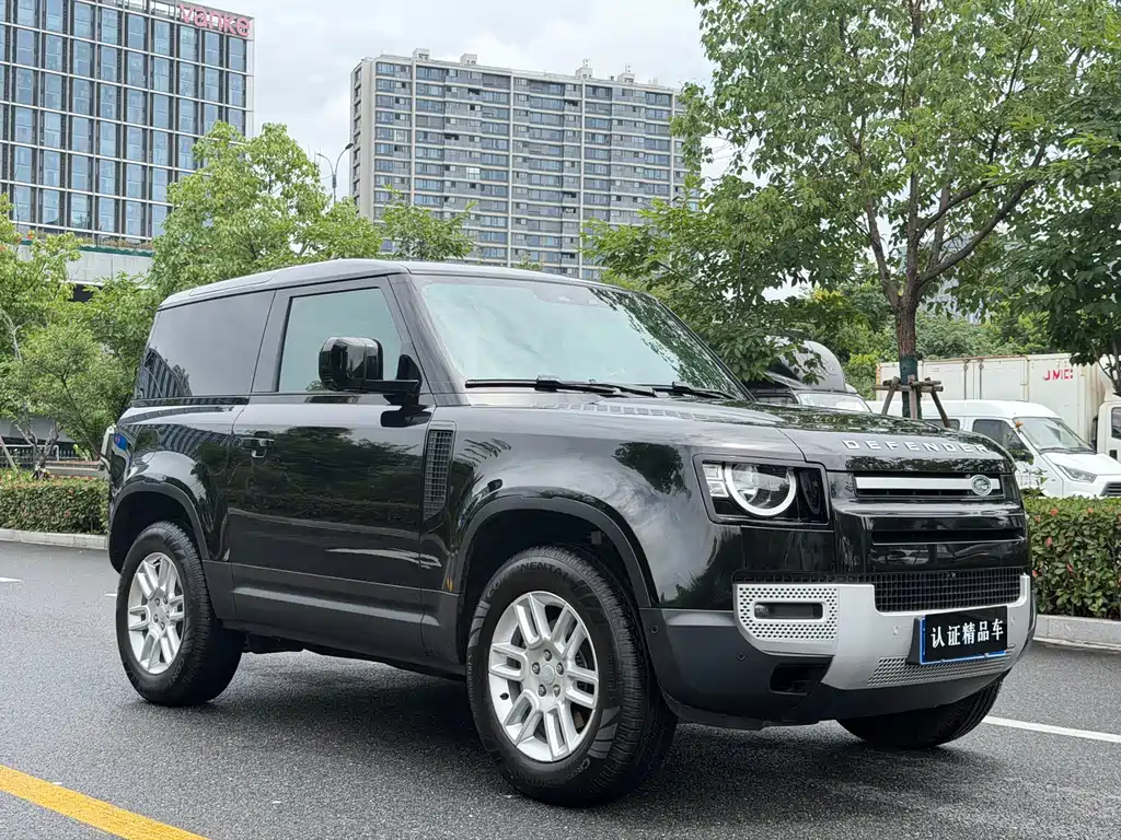 Land Rover Defender 2024