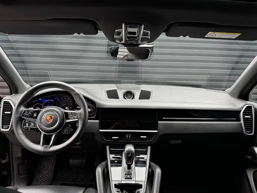 Porsche Cayenne New Energy 2020 — фото 10