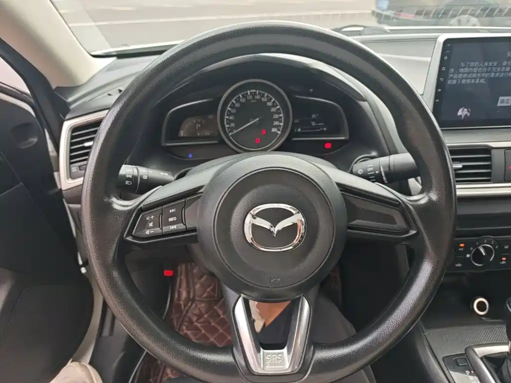 Mazda 3 Axela 2018 — фото 11