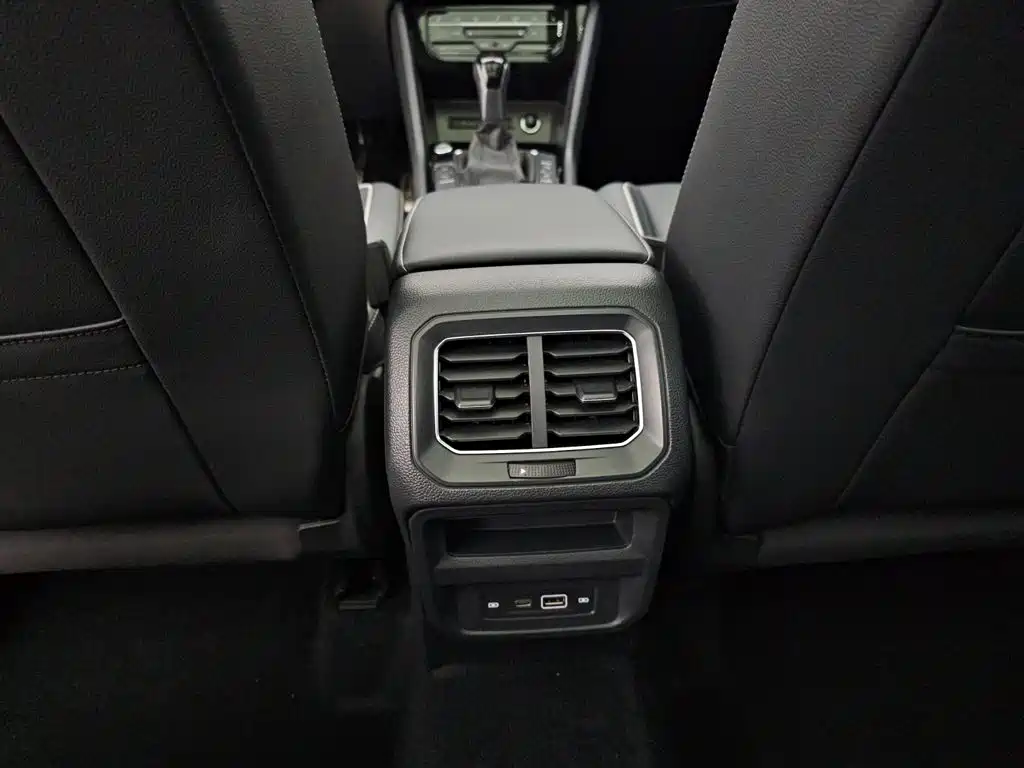 Volkswagen Tiguan L 2024 — фото 15