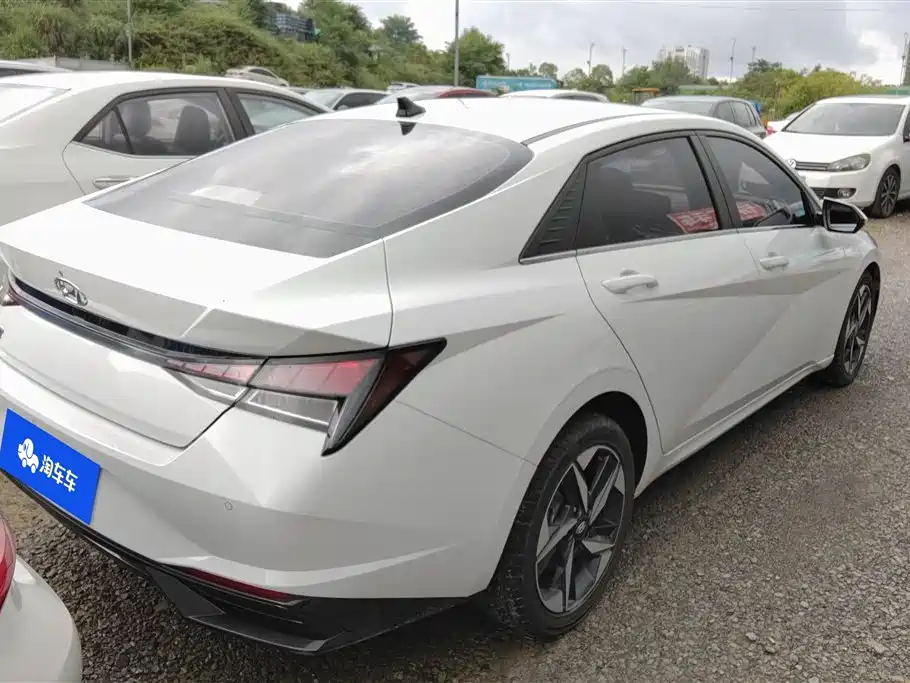 Hyundai Elantra 2022